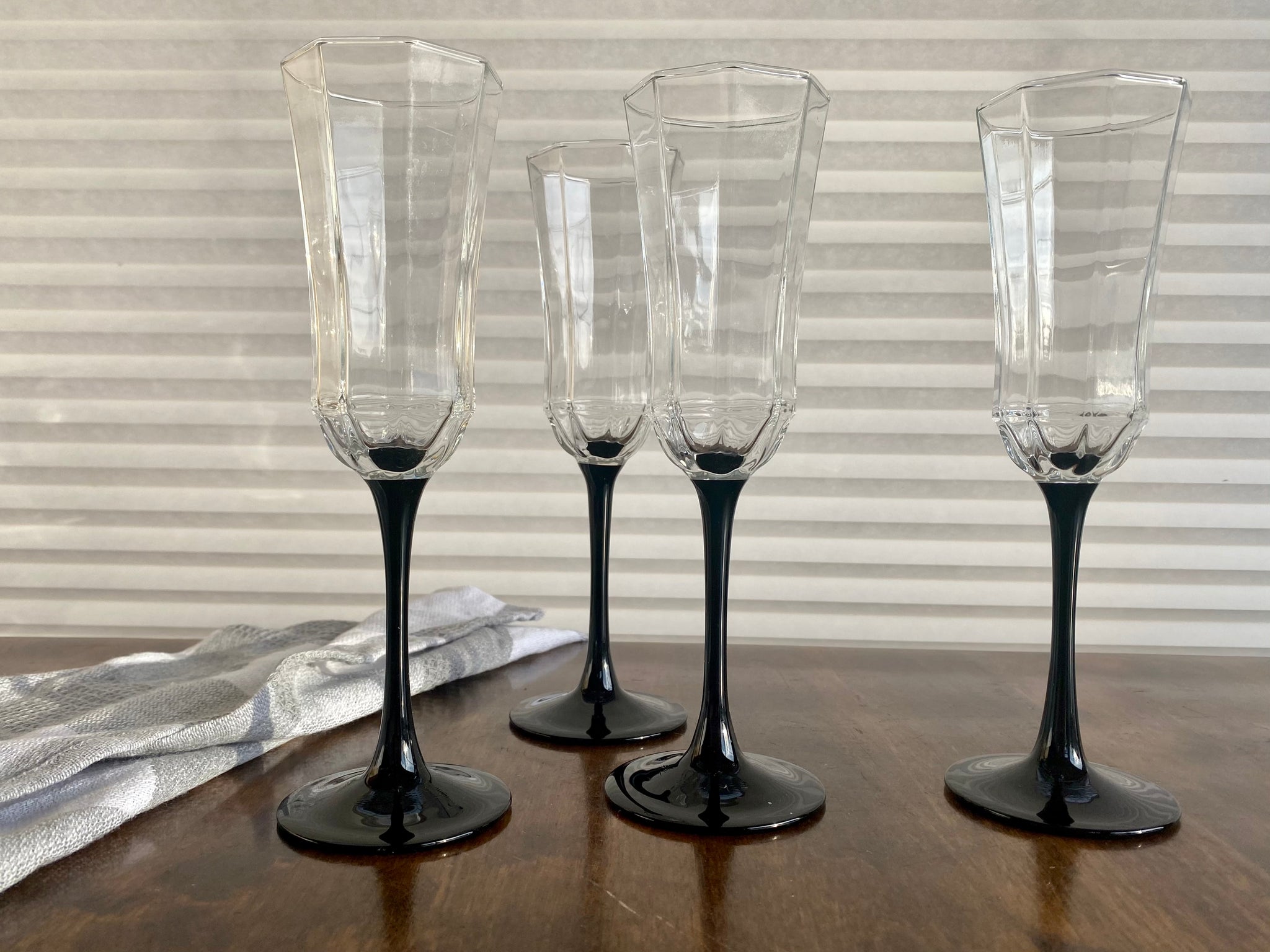 Set of 4 vintage luminarc black stem octime champagne glasses