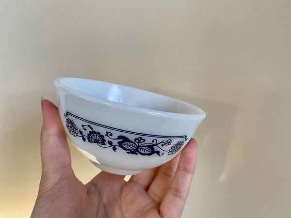 Vintage Pyrex Old Town Blue Bowl