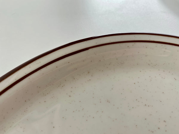 Tuxton Bahamas Brown Rim Speckled Round Dinner Plate