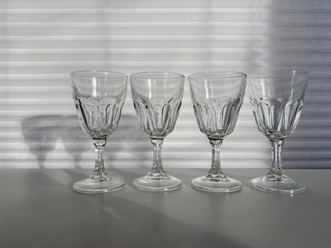 Vintage Set of 4 Arcoroc France Petale Wine Glasses