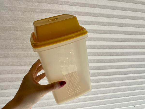 Vintage Tupperware Yellow Pickle Keeper