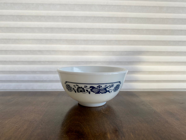 Vintage Pyrex Old Town Blue Bowl