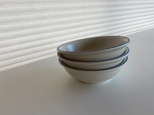 Individual Vintage Yorktowne Pfaltzgraff Bowl