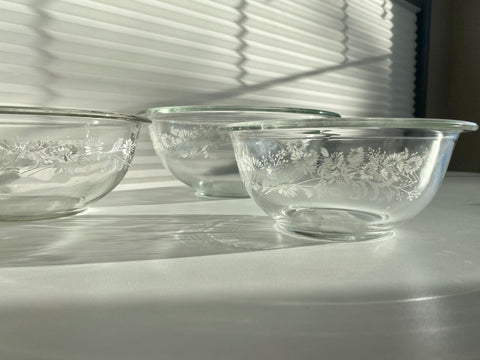 Set of 3 Vintage Pyrex Clear Colonial Mist Nesting Bowls