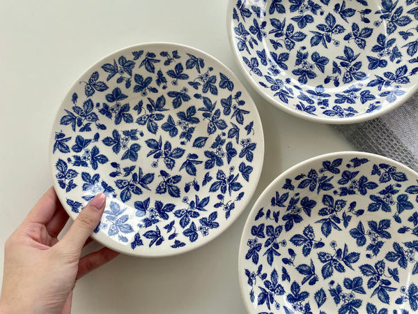 Vintage Individual Churchill Blue Bramble Bowls